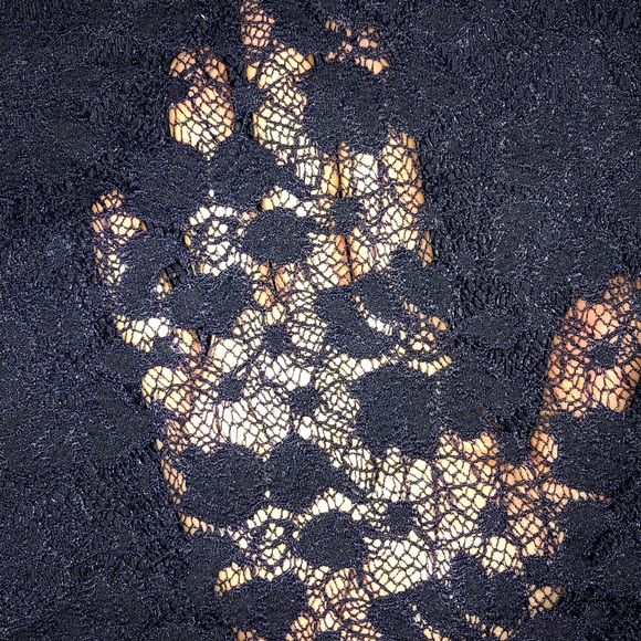 Short Navy Lace Skirt - Picture 2 of 3